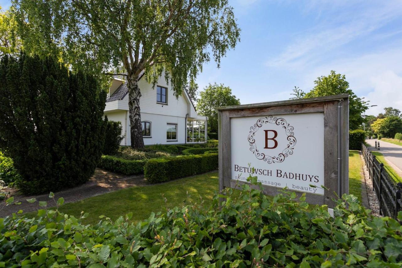 Betuwsch Badhuys Bed & Breakfast Lienden Exterior foto
